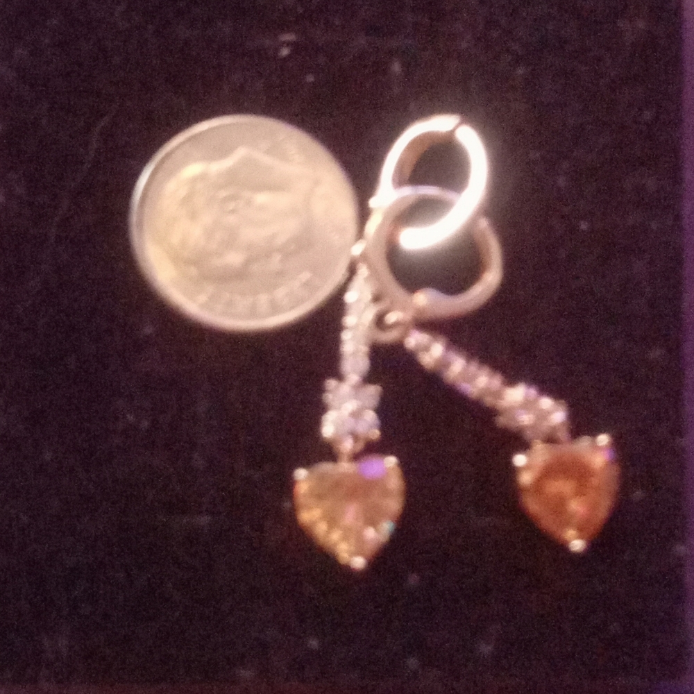NEW NEVER WORN NON TARNISH Elegant Gold Heart Drop Earrings
